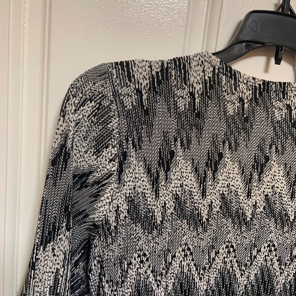 Notations Black and White Patterned Top - Picture 5 of 8